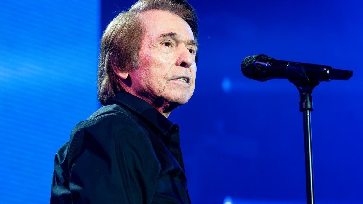 el cantante recibe el alta y continuará el tratamiento del linfoma cerebral en casa el cantante recibe el alta y continuará el tratamiento del linfoma cerebral en casa