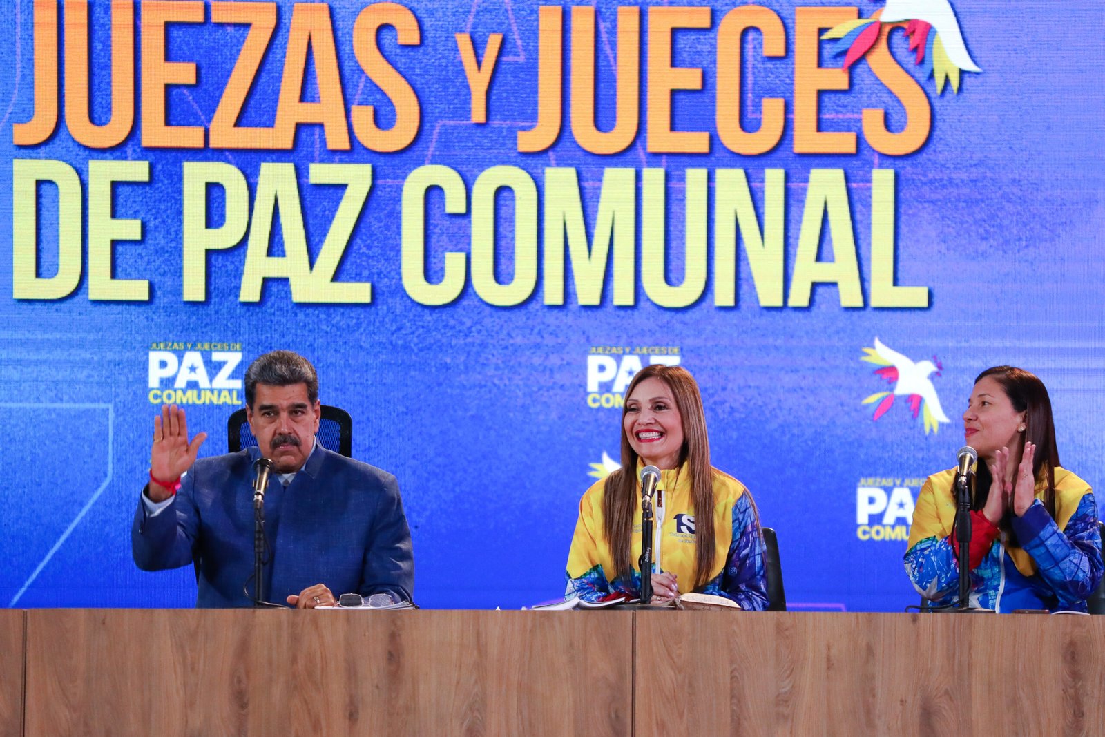 Maduro pidió la creación de módulos de paz en cada circuito comunal Maduro pidió la creación de módulos de paz en cada circuito comunal