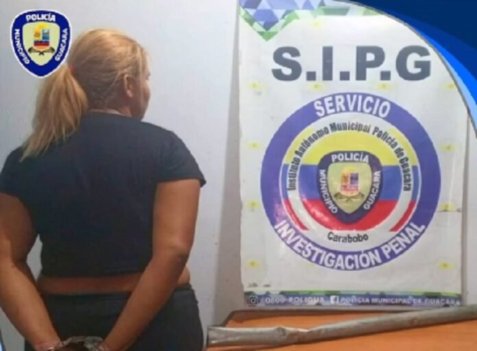 Golpeó a su hija de 13 años por salir embarazada de su padrastro Golpeó a su hija de 13 años por salir embarazada de su padrastro