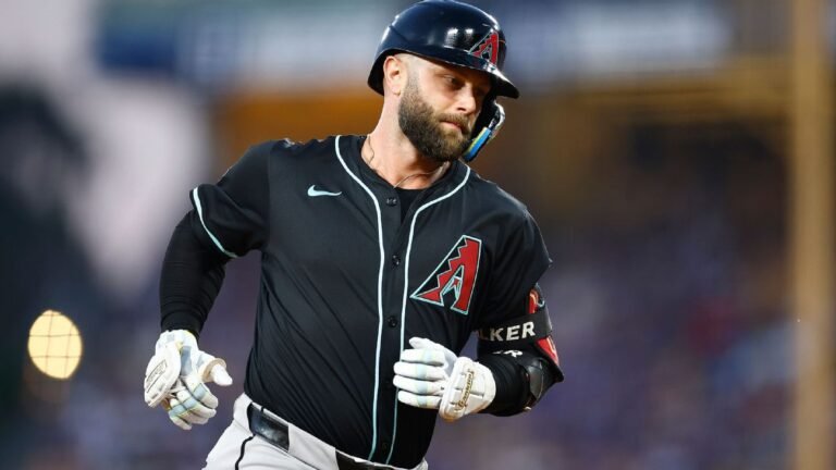 Astros y Christian Walker pactan por 3 años y  M, fuentes