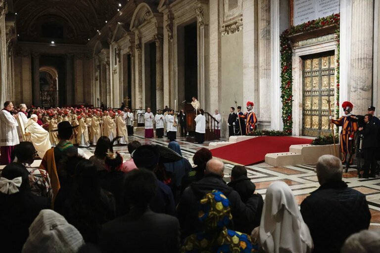 El Papa Francisco abre la Puerta Santa del Jubileo de la esperanza