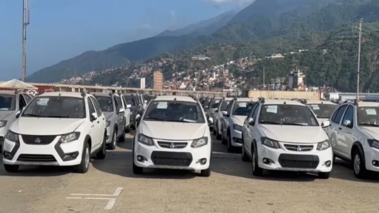 Llegan a Venezuela vehículos iraníes modelo Quick 2025