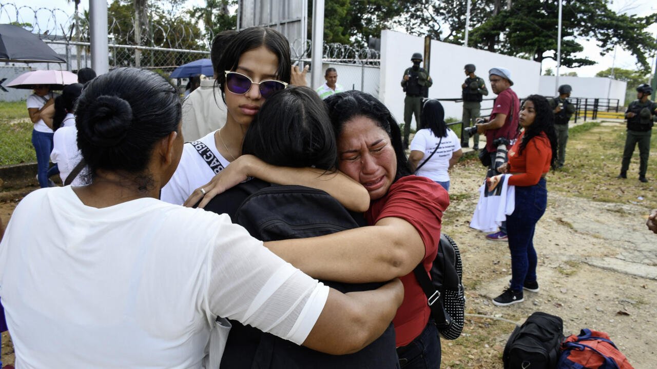 La fiscalía general anuncia la excarcelación de 413 personas detenidas tras crisis poselectoral
