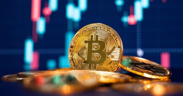 Bitcoin se desinfla luego de un nuevo récord histórico: a cuánto cotiza y qué pasa con Ethereum