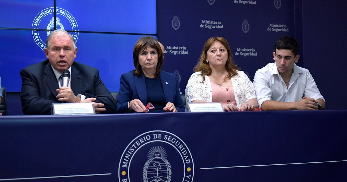 El Gobierno desafió al fiscal general de Maduro a presentar pruebas contra el gendarme detenido ante un tribunal independiente El Gobierno desafió al fiscal general de Maduro a presentar pruebas contra el gendarme detenido ante un tribunal independiente