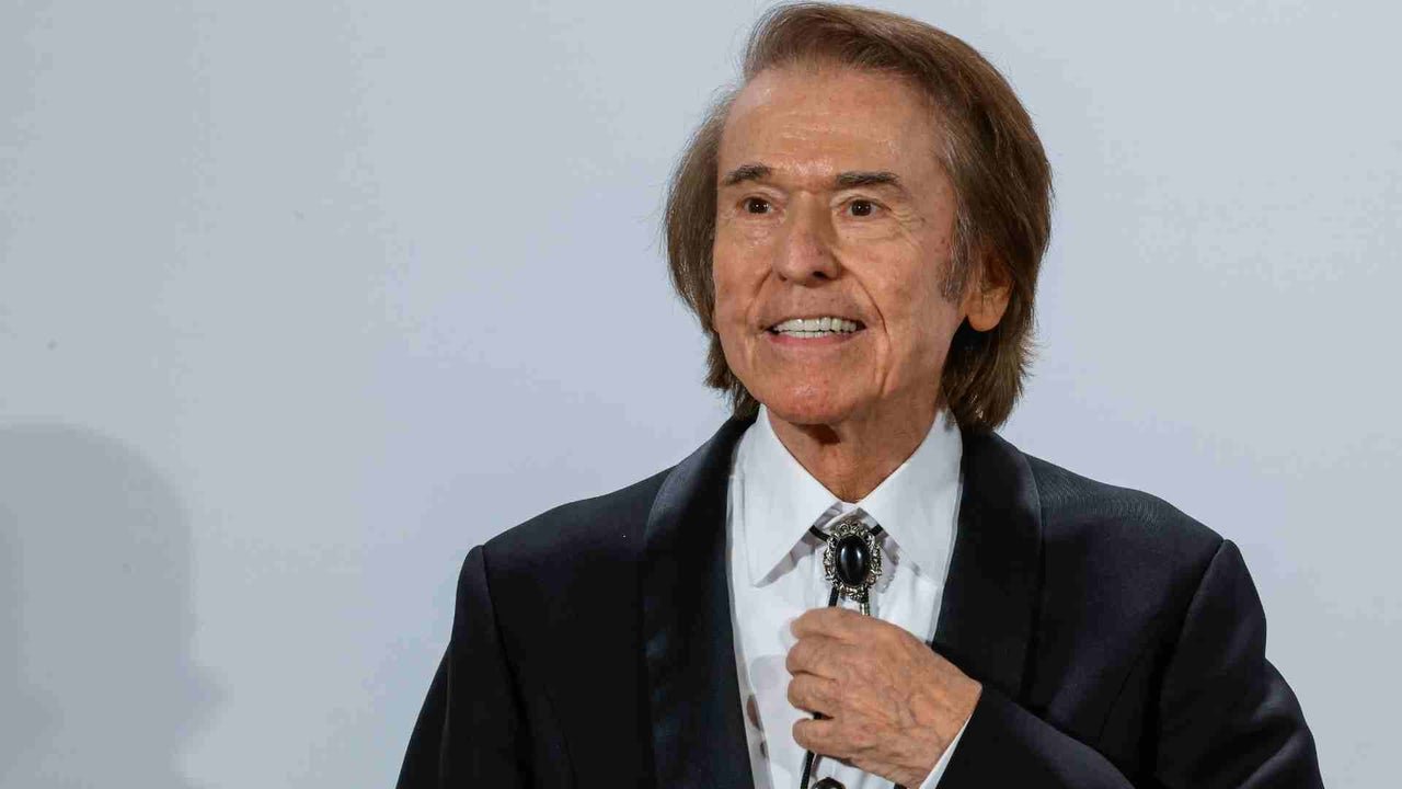 Equipo médico del cantante español Raphael tomó decisión de última hora para Navidad Equipo médico del cantante español Raphael tomó decisión de última hora para Navidad