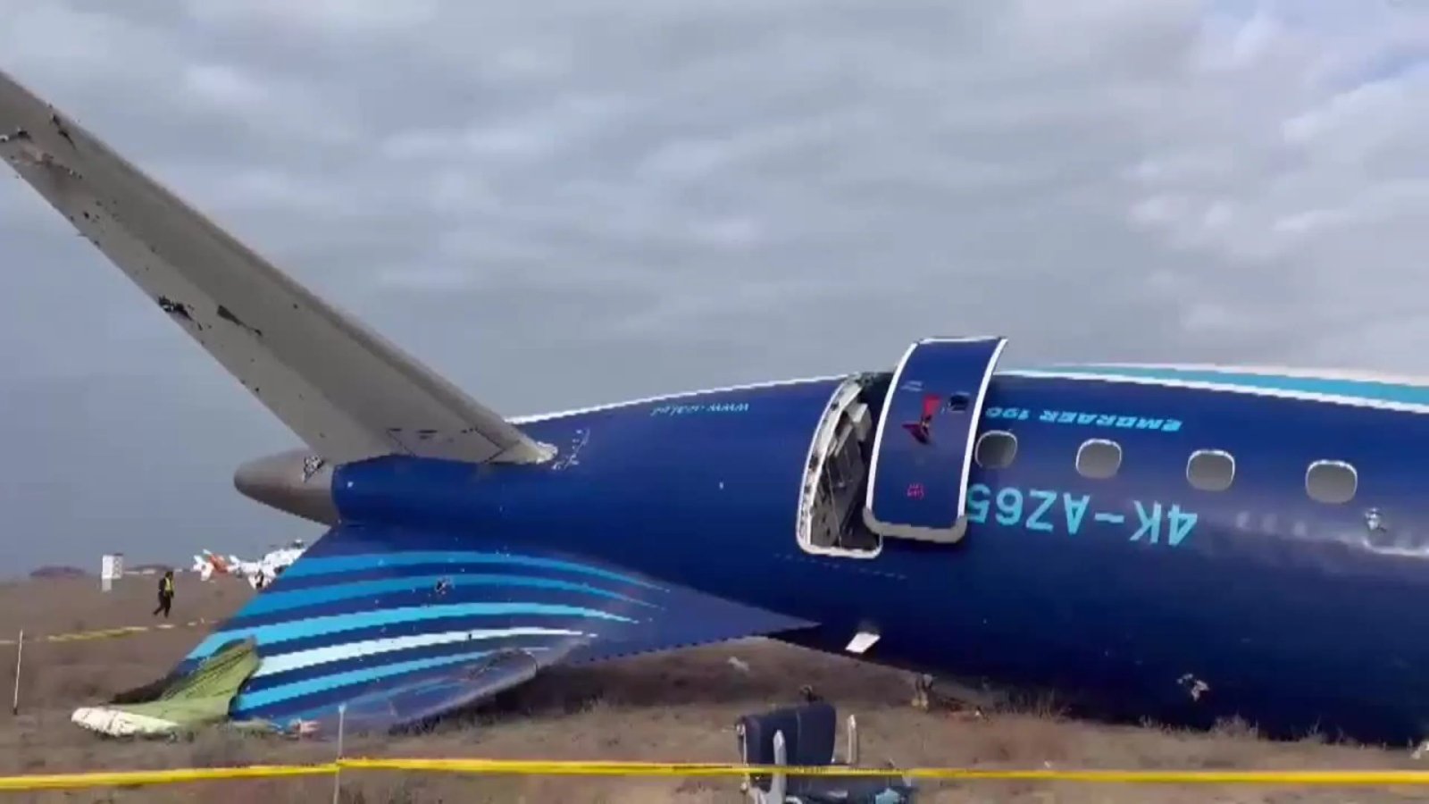 Un avión de pasajeros se estrella en Kazajistán, con al menos 32 supervivientes Un avión de pasajeros se estrella en Kazajistán, con al menos 32 supervivientes
