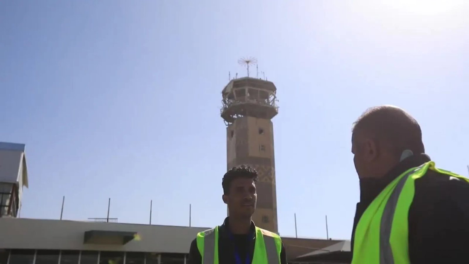 Evalúan los daños en el aeropuerto de Saná tras los ataques aéreos israelíes