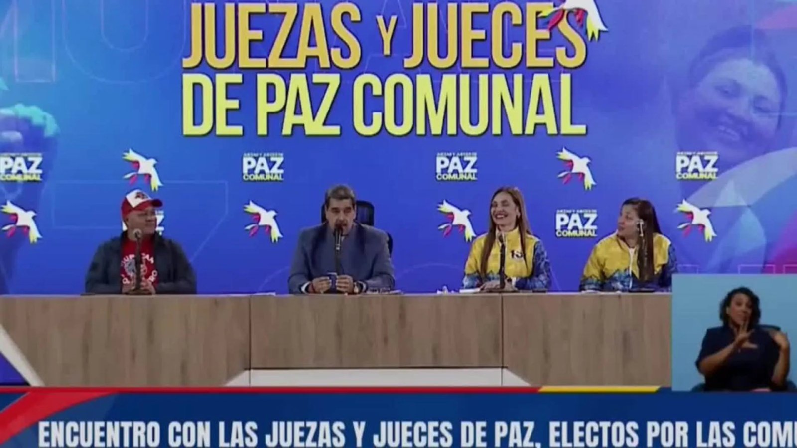 Nicolás Maduro reitera que jurará como presidente el próximo enero en “paz y tranquilidad” Nicolás Maduro reitera que jurará como presidente el próximo enero en “paz y tranquilidad”