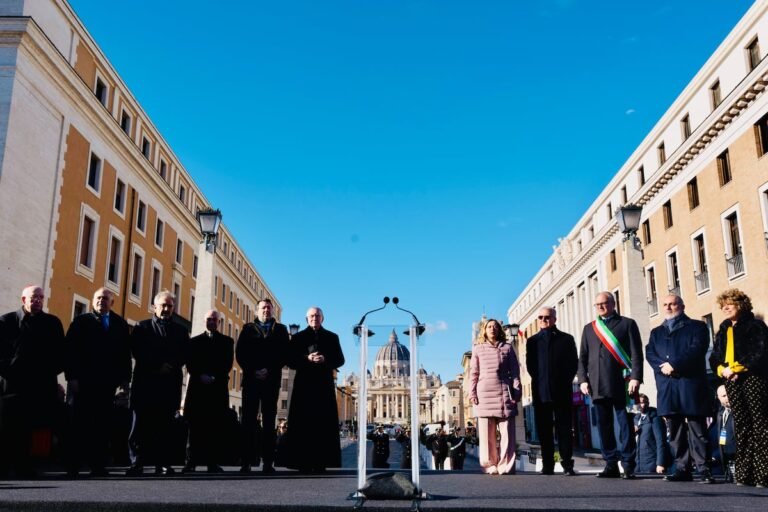 El Papa inaugura el Año Santo que pondrá a prueba su pontificado y la influencia de la Iglesia | Sociedad