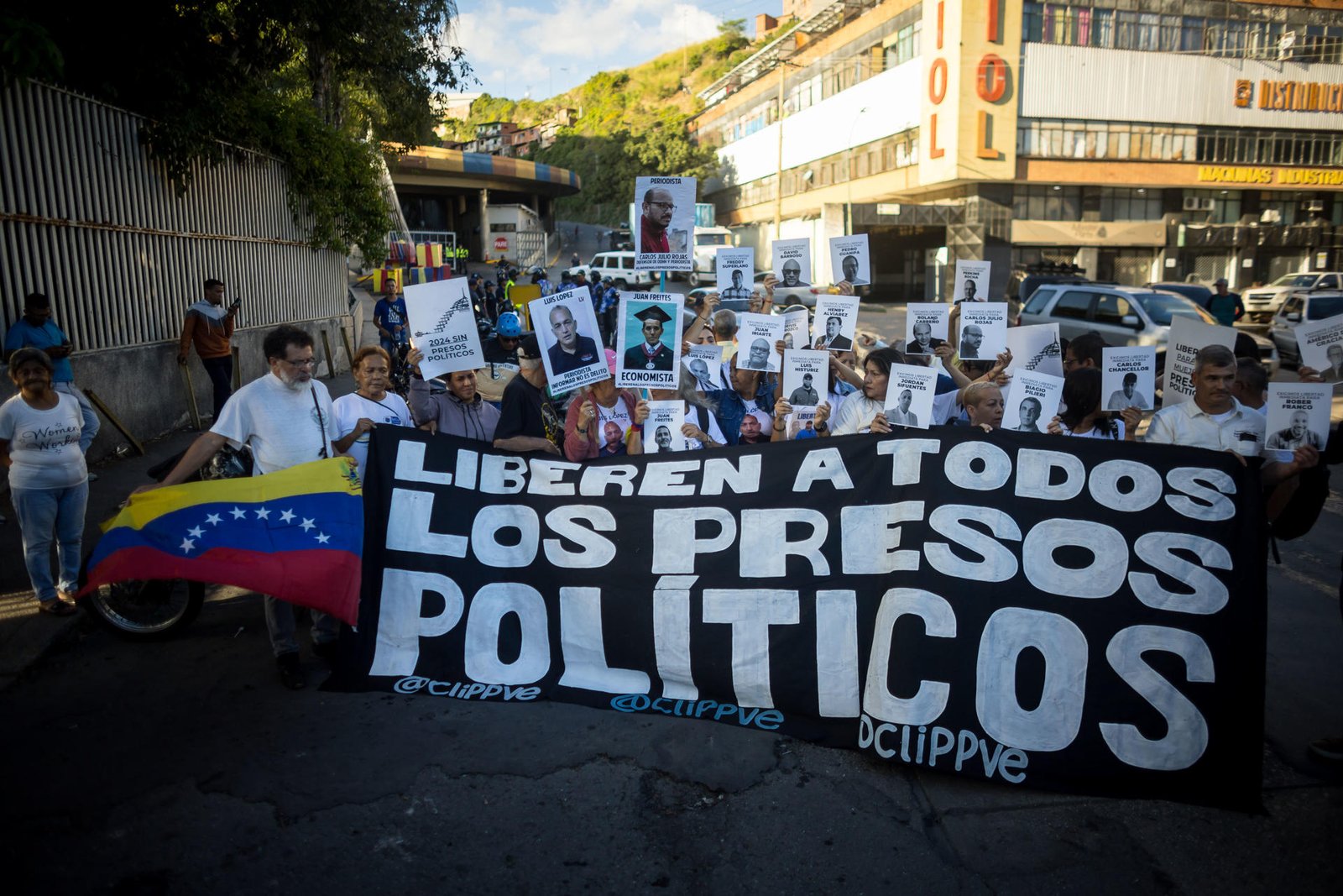 Excarcelados más 100 de presos políticos en las últimas horas, informó el Comité por la Libertad de los Presos Políticos Excarcelados más 100 de presos políticos en las últimas horas, informó el Comité por la Libertad de los Presos Políticos