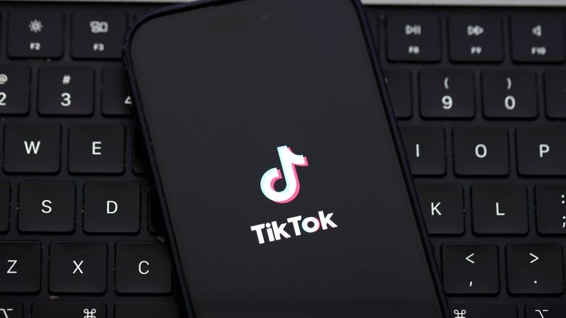 Multan a TikTok en Venezuela con US$ 10 millones y la acusan de permitir la difusión de retos virales Multan a TikTok en Venezuela con US$ 10 millones y la acusan de permitir la difusión de retos virales