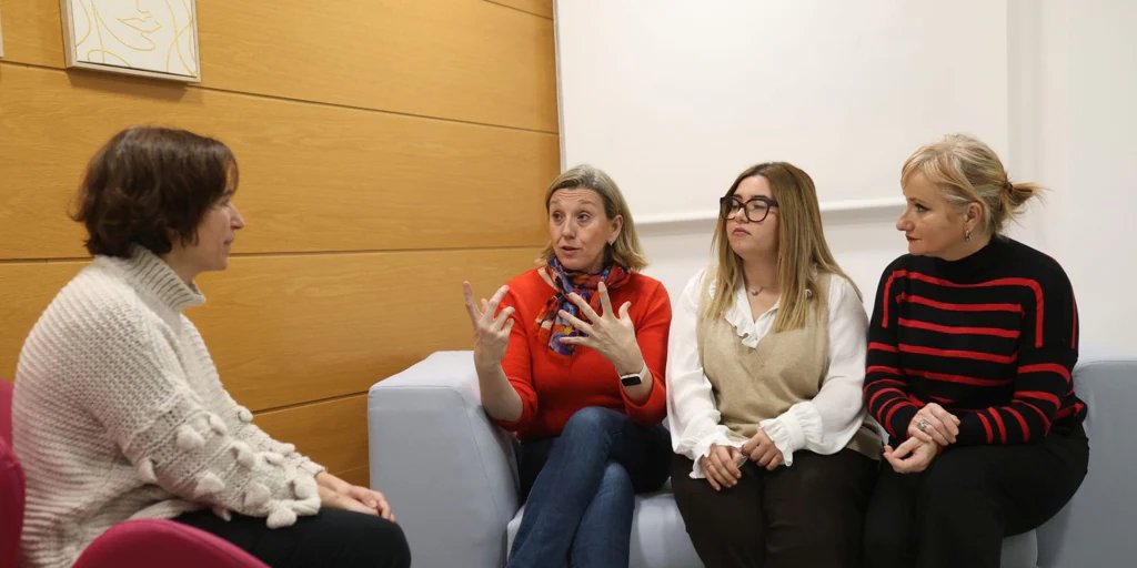 Isabel Blanco confía en que, con la sentencia del caso Pelicot, «haya más mujeres que se animen a dar el paso y a denunciar» Isabel Blanco confía en que, con la sentencia del caso Pelicot, «haya más mujeres que se animen a dar el paso y a denunciar»
