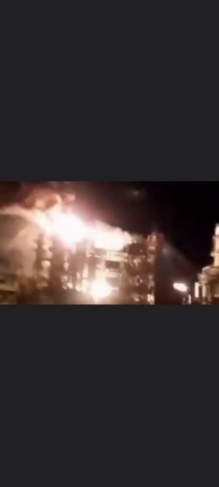 Loop – Ucrania ejecutó un ataque aéreo masivo contra la mayor refinería de petróleo del sur de Rusia