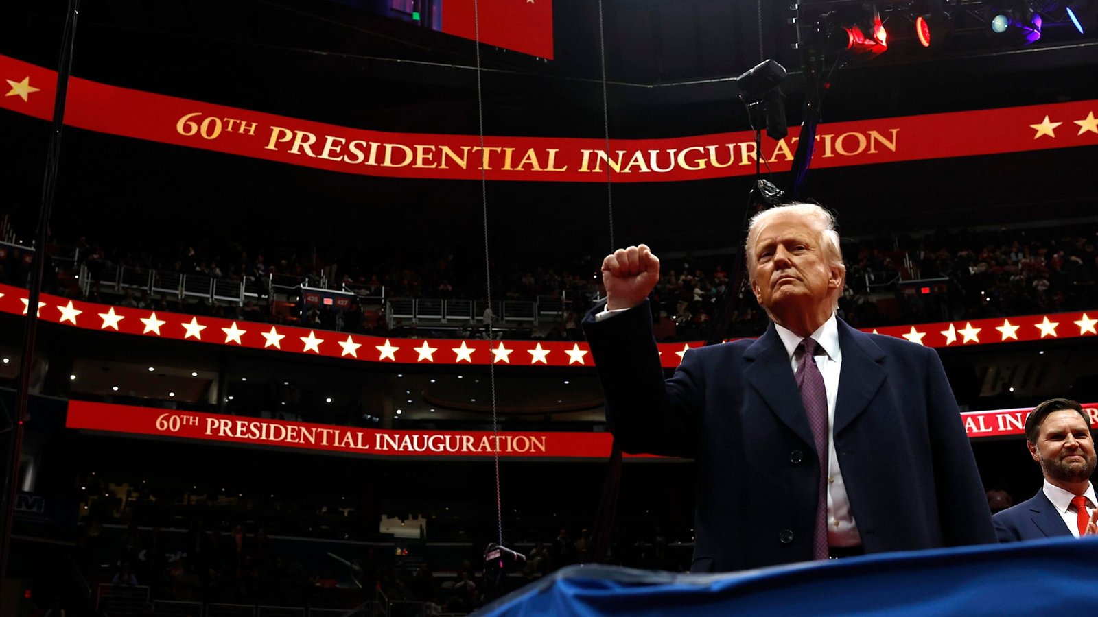 Trump celebra su primer día como presidente ante sus seguidores Trump celebra su primer día como presidente ante sus seguidores