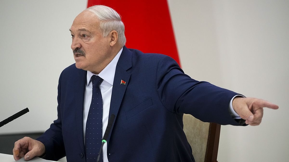 “Occidente me importa un bledo”, dice un victorioso Lukashenko ante la amenaza de sanciones de la UE “Occidente me importa un bledo”, dice un victorioso Lukashenko ante la amenaza de sanciones de la UE