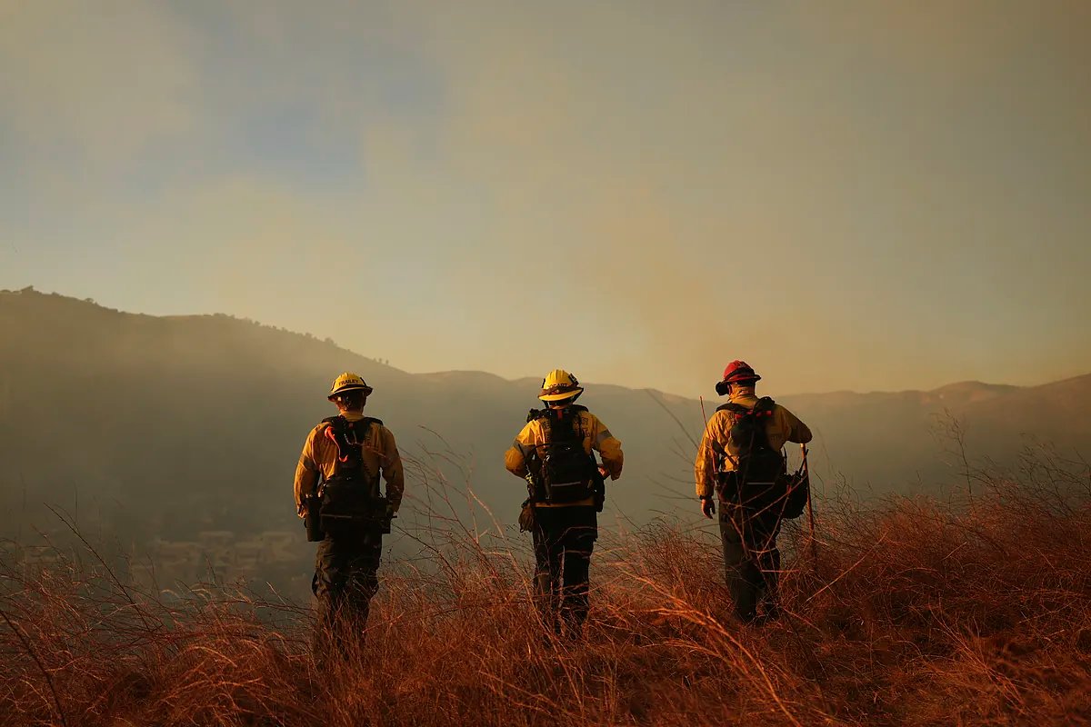 Un nuevo incendio que afecta a miles de personas al norte de Los Ángeles se suma a los devastadores fuegos que asolan la ciudad Un nuevo incendio que afecta a miles de personas al norte de Los Ángeles se suma a los devastadores fuegos que asolan la ciudad