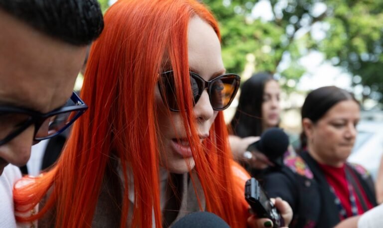 Mireddys González y su hermana cambian su representación legal
