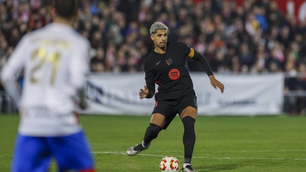 Fichajes FC Barcelona | Araujo solo se marcharía traspasado a la Juventus