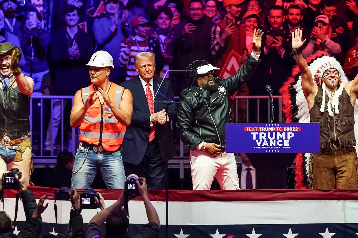 Trump vuelve a bailar con los Village People al ritmo de YMCA antes de ser investido Trump vuelve a bailar con los Village People al ritmo de YMCA antes de ser investido