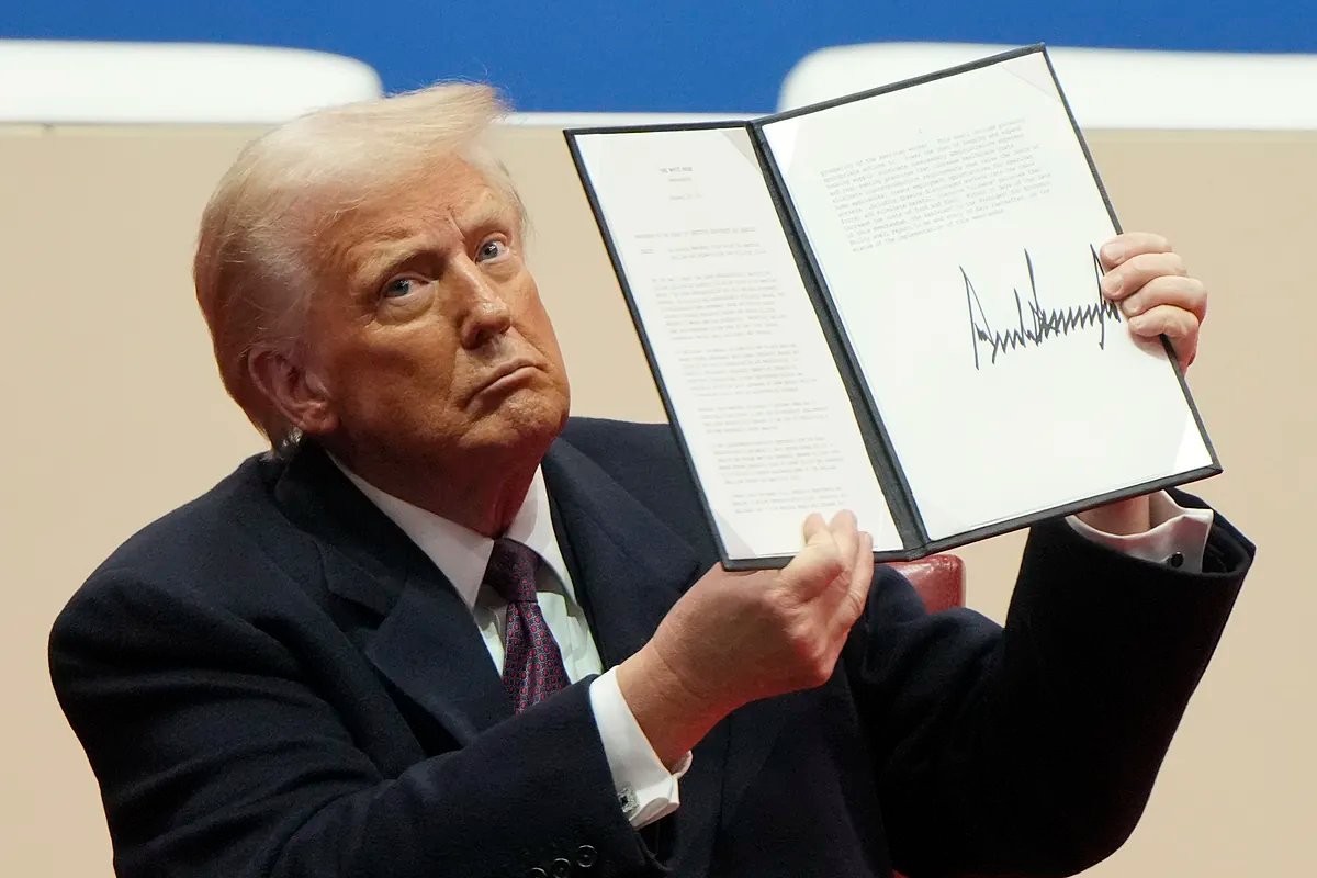 Retrato de Trump compuesto a jirones