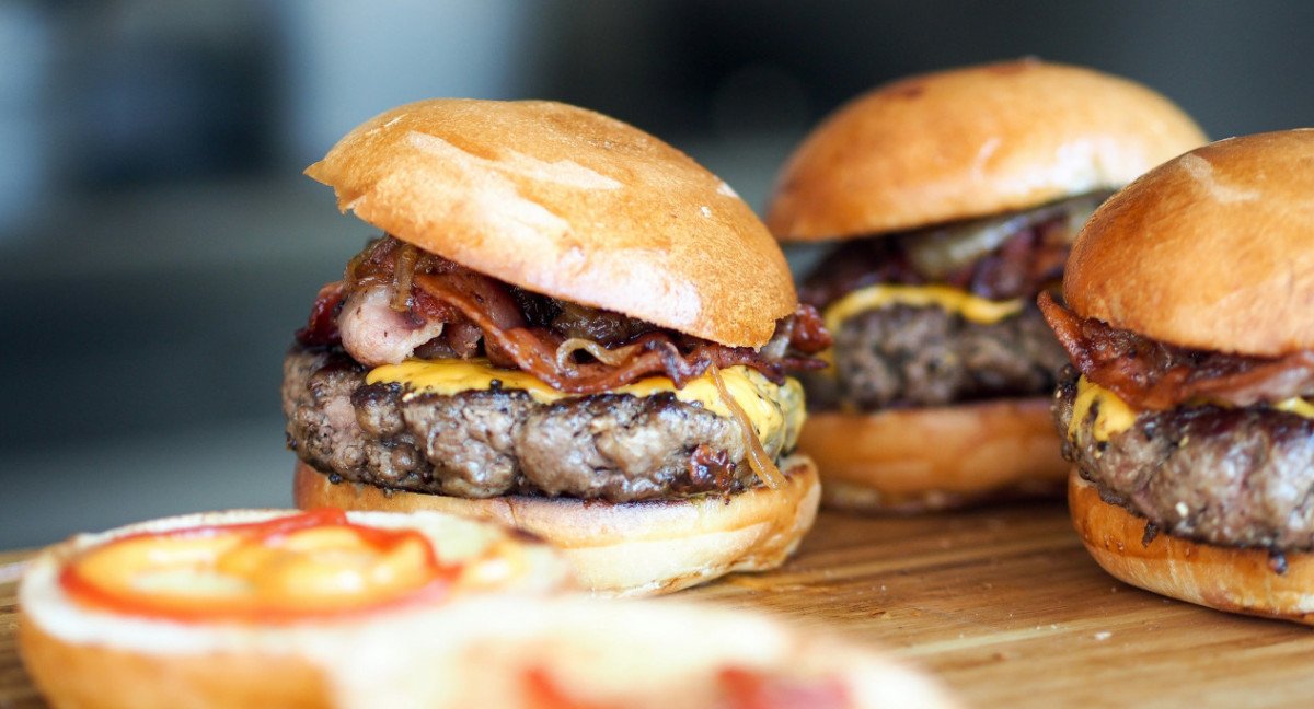 Una icónica cadena de hamburguesas se declaró en quiebra: qué pasará con las sucursales y sus empleados Una icónica cadena de hamburguesas se declaró en quiebra: qué pasará con las sucursales y sus empleados