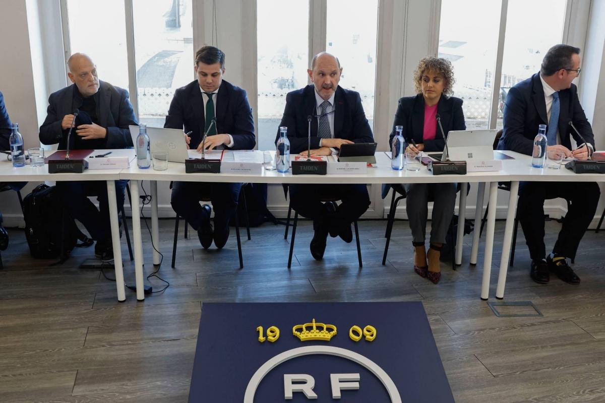 La Federación y LaLiga lo tienen claro en el caso Dani Olmo: “Está fuera de plazo” La Federación y LaLiga lo tienen claro en el caso Dani Olmo: “Está fuera de plazo”