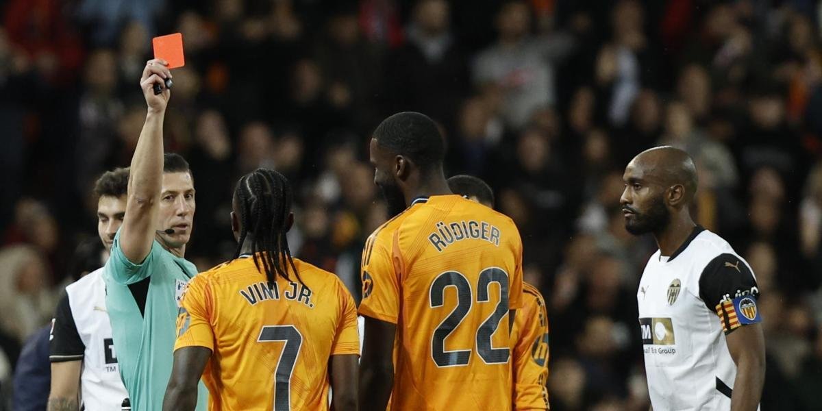 Real Madrid TV no se ‘corta’ tras el partido de Mestalla: “Mugrienta Liga” Real Madrid TV no se ‘corta’ tras el partido de Mestalla: “Mugrienta Liga”