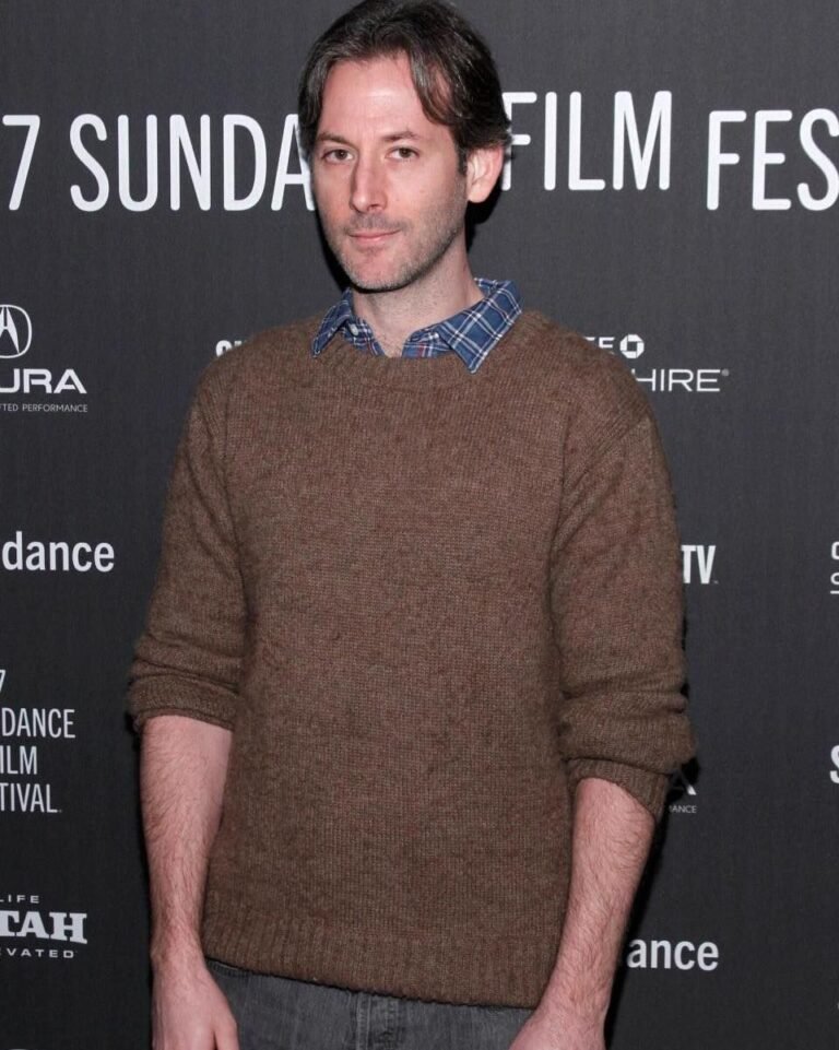 JEFF BAENA | Encuentran muerto al director Jeff Baena, marido de Aubrey Plaza de ‘The White Lotus’ y es todo muy turbio