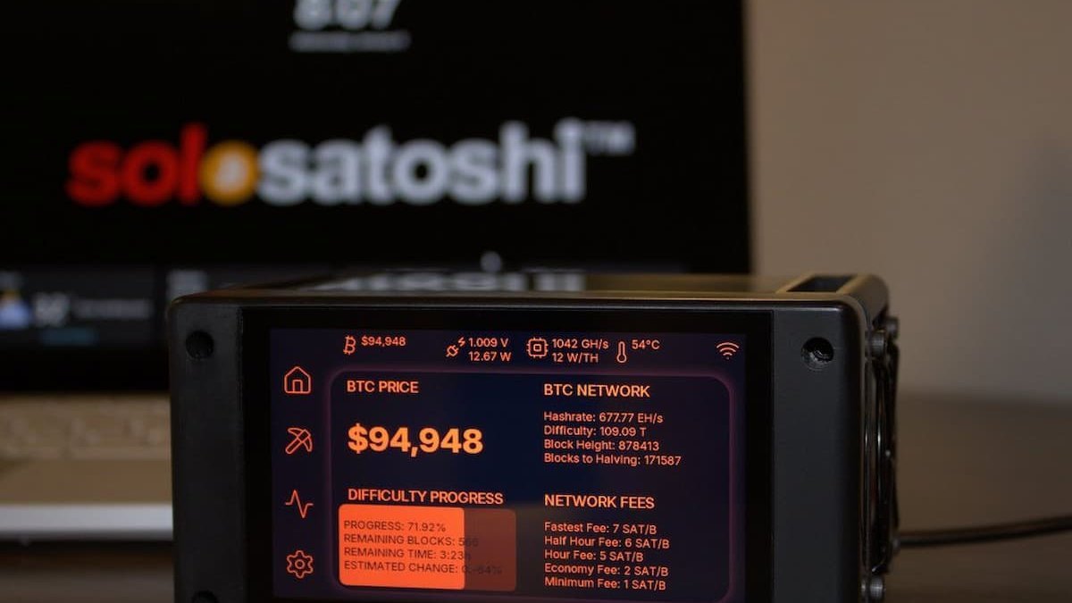 Solo Satoshi lanza el mini ASIC Bitaxe Touch para minería de Bitcoin en casa Solo Satoshi lanza el mini ASIC Bitaxe Touch para minería de Bitcoin en casa