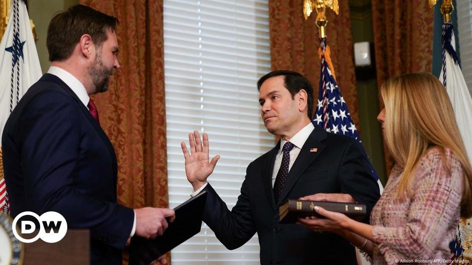 Marco Rubio jura como secretario de Estado de Estados Unidos – DW – 21/01/2025 Marco Rubio jura como secretario de Estado de Estados Unidos – DW – 21/01/2025