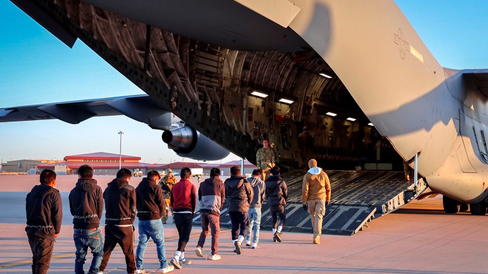 EE.UU.: Trump inició su campaña de deportación masiva de migrantes | Informaron la detención de 538 migrantes ilegales y la expulsión de otros cientos EE.UU.: Trump inició su campaña de deportación masiva de migrantes | Informaron la detención de 538 migrantes ilegales y la expulsión de otros cientos