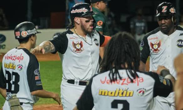 Águilas blanquea a Tigres y regresa a la victoria