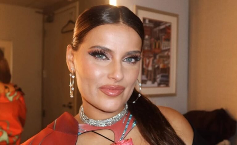 Nelly Furtado posa en bikini, sin filtros y presume várices para mandar un mensaje de amor propio