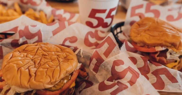 Tienda de hamburguesas anuncia cierre de locales y se declara en quiebra – En Cancha