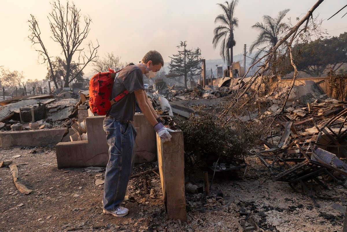 Decretado el toque de queda en las zonas afectadas por los incendios de Los Ángeles para evitar saqueos Decretado el toque de queda en las zonas afectadas por los incendios de Los Ángeles para evitar saqueos