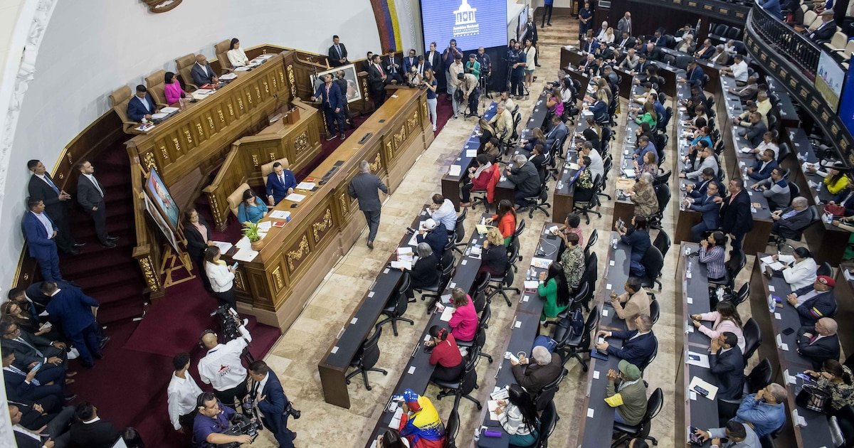 Tras la juramentación ilegítima de Maduro, la Asamblea Nacional convocó se reunirá para elaborar el cronograma de los próximos comicios Tras la juramentación ilegítima de Maduro, la Asamblea Nacional convocó se reunirá para elaborar el cronograma de los próximos comicios