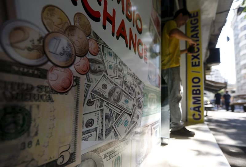 El bitcóin cae el 3,8 % y se aleja de los 100.000 dólares tras los buenos datos en EE.UU. Por EFE El bitcóin cae el 3,8 % y se aleja de los 100.000 dólares tras los buenos datos en EE.UU. Por EFE