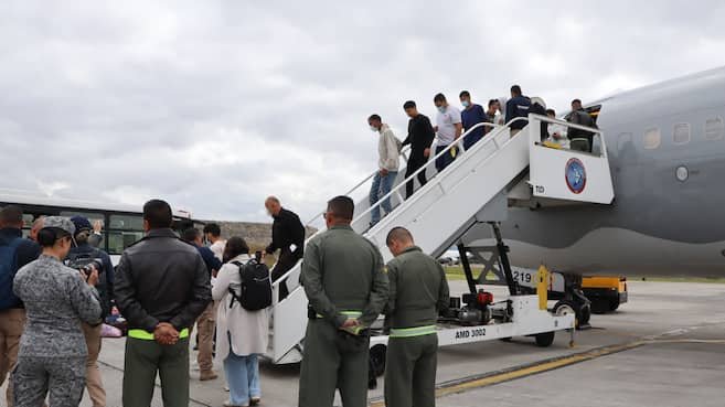 Llegó a Bogotá el tercer vuelo con deportados desde Estados Unidos Llegó a Bogotá el tercer vuelo con deportados desde Estados Unidos