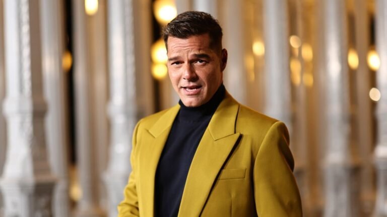 Hermano de Ricky Martin le reclama para que vaya a ver a su padre
