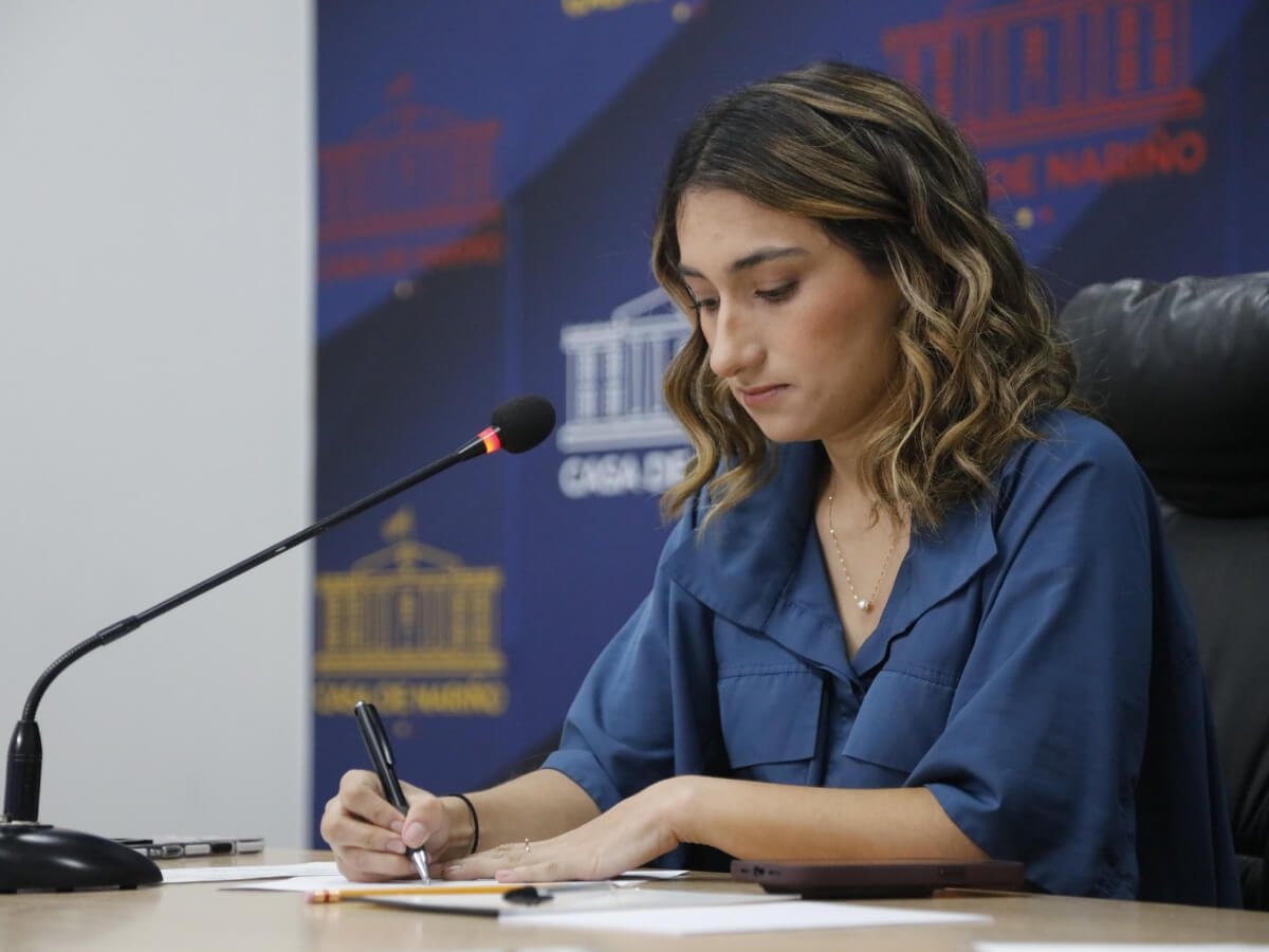Petro resuelve conflicto en su gabinete con una novata en Cancillería Petro resuelve conflicto en su gabinete con una novata en Cancillería