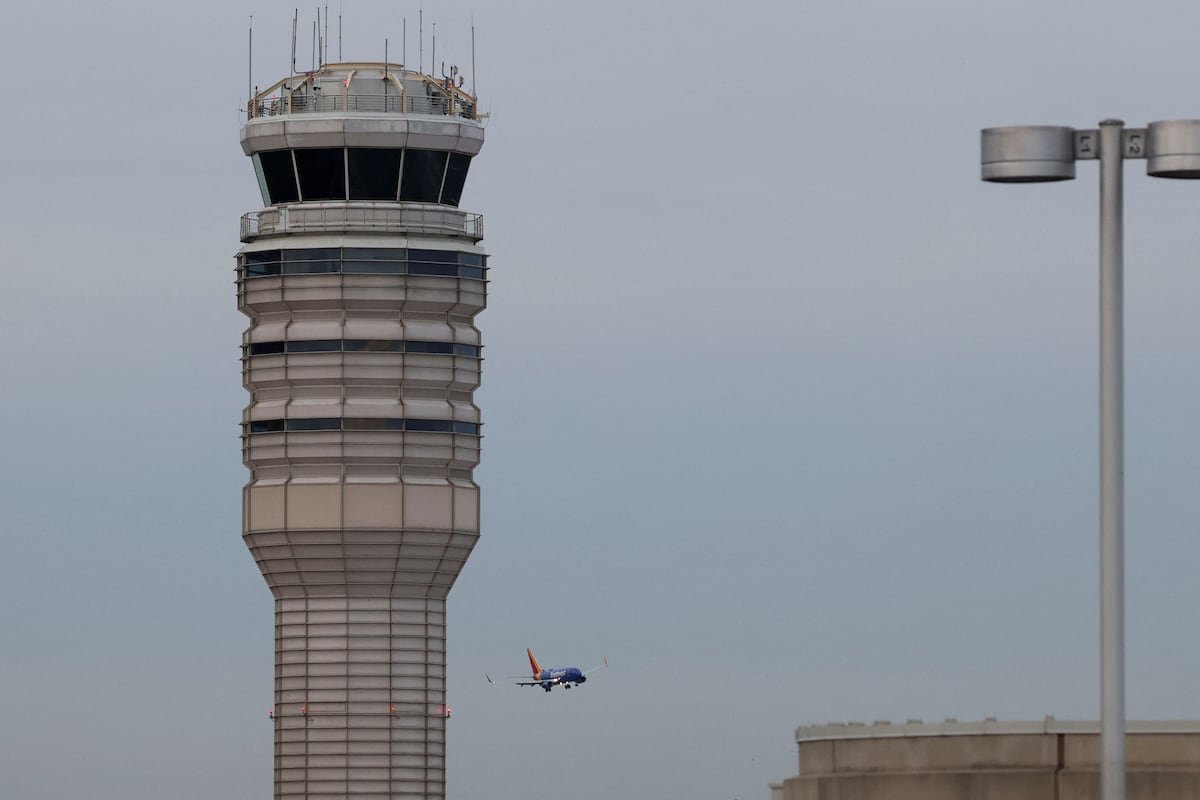 Un controlador estaba haciendo el trabajo de dos cuando se produjo el accidente aéreo de Washington | Internacional Un controlador estaba haciendo el trabajo de dos cuando se produjo el accidente aéreo de Washington | Internacional