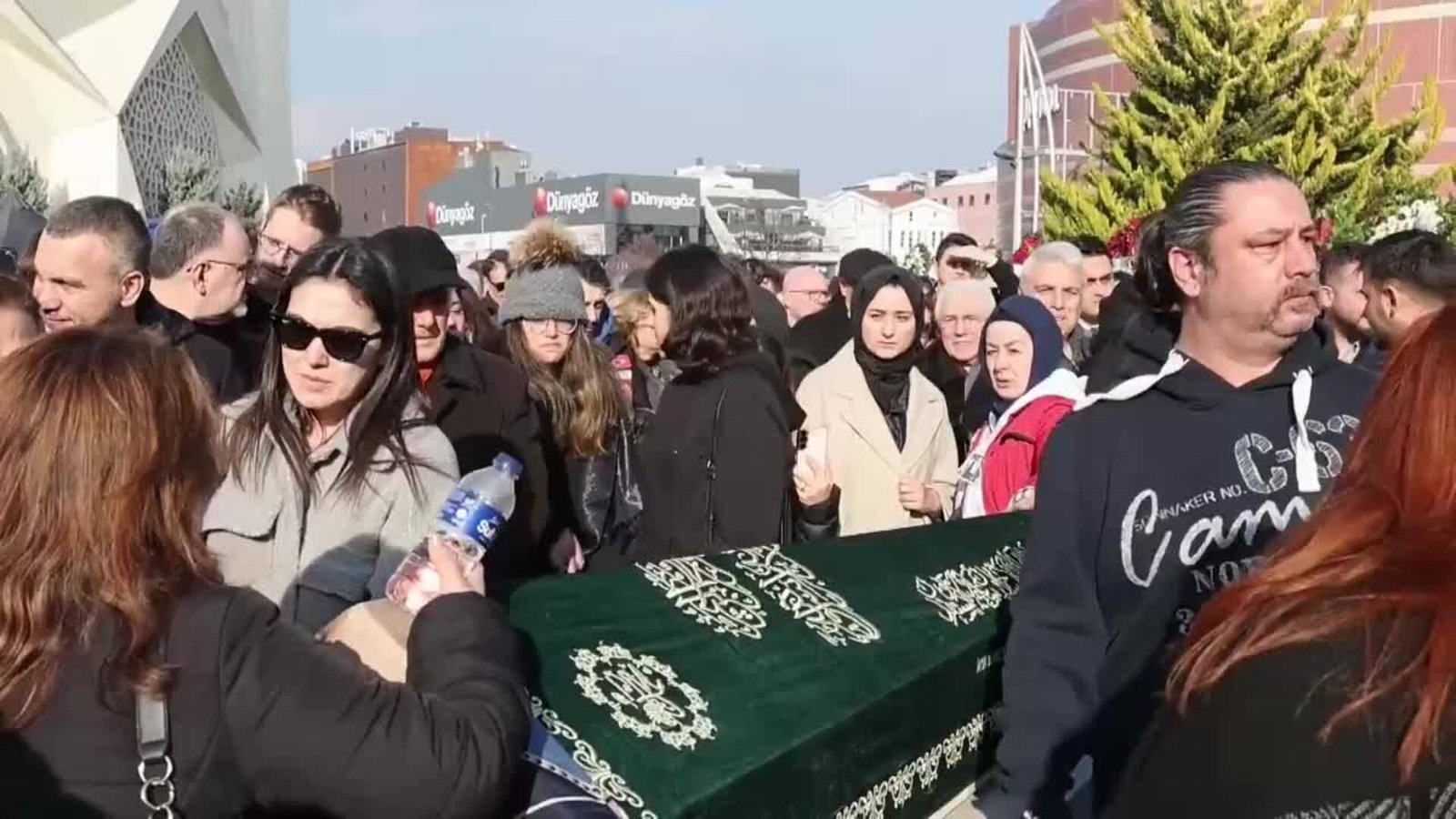 Despiden en Estambul a víctimas del incendio en Kartalkaya Despiden en Estambul a víctimas del incendio en Kartalkaya