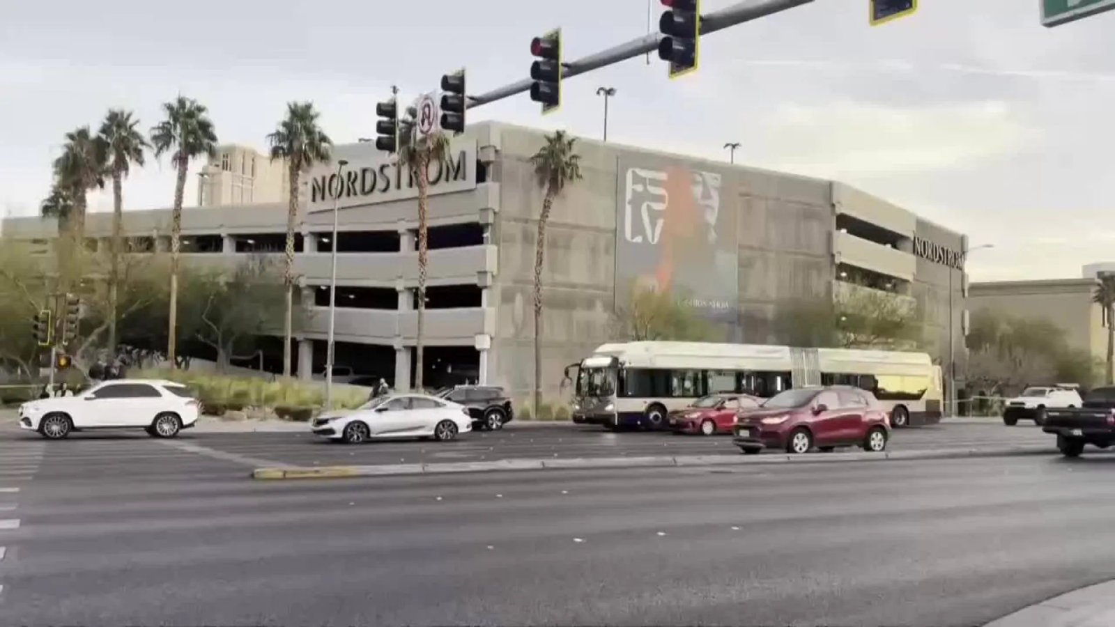 Investigan como posible acto terrorista la explosión de Cybertruck frente a un Trump Hotel Investigan como posible acto terrorista la explosión de Cybertruck frente a un Trump Hotel