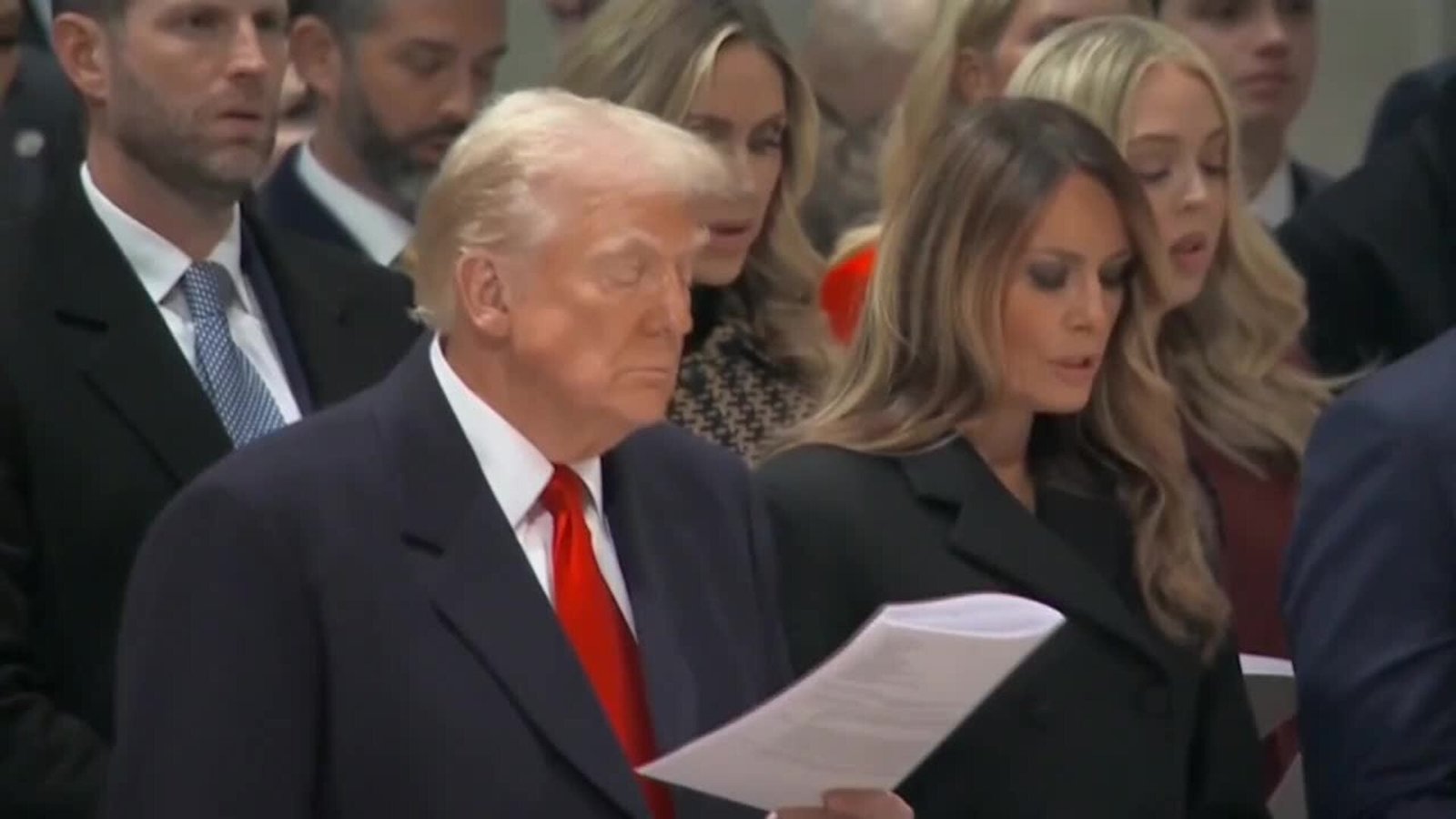 Trump comienza su primer día en el poder con una misa en la catedral de Washington Trump comienza su primer día en el poder con una misa en la catedral de Washington