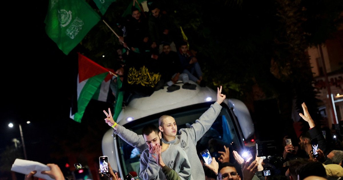 Israel liberó a los primeros 90 prisioneros palestinos en medio del acuerdo con los terroristas de Hamas