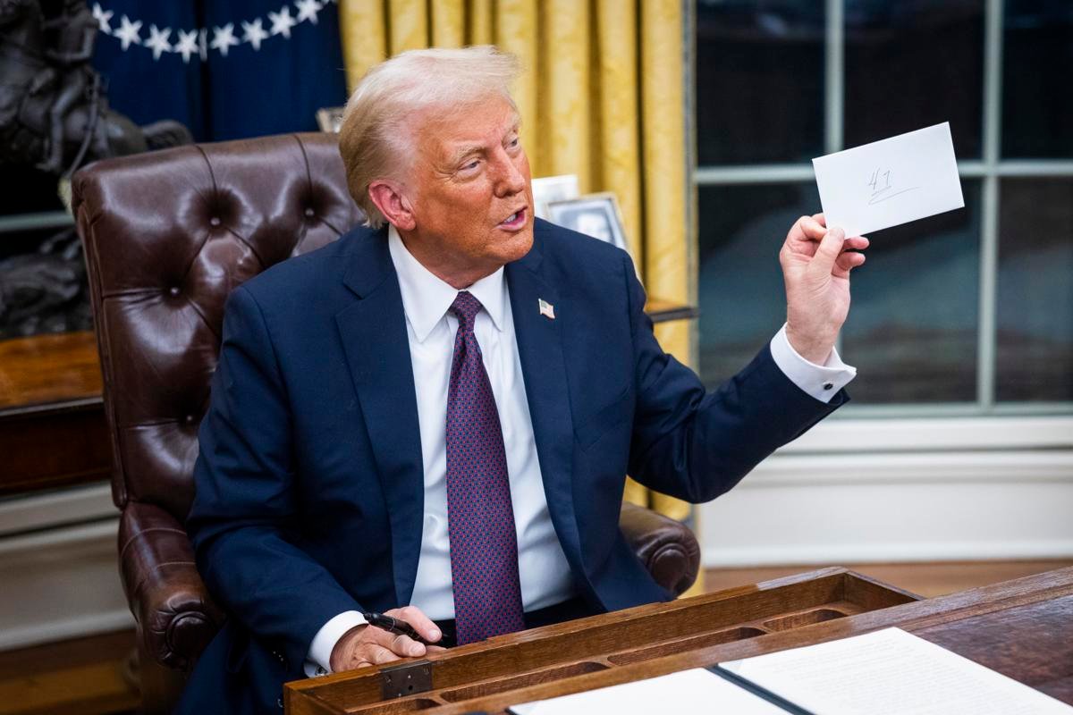 Trump evalúa dejar de comprar petróleo a Venezuela