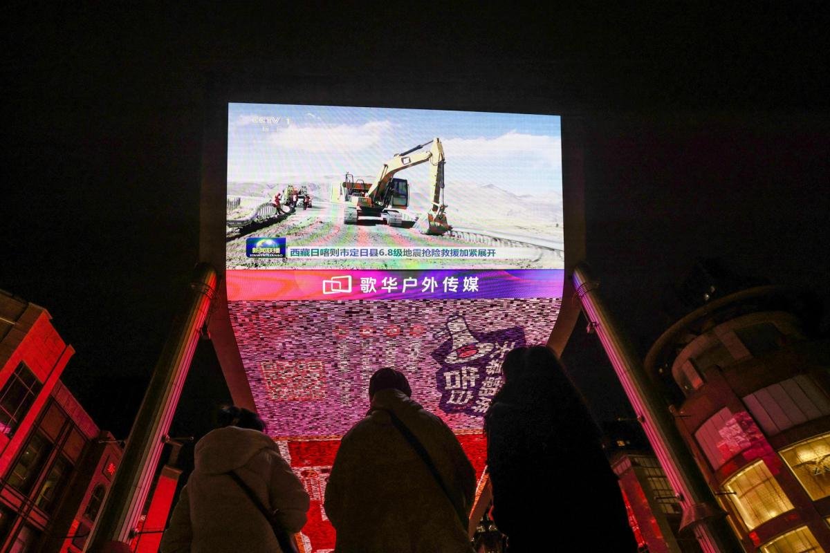 China intensifica los trabajos de rescate tras el seísmo que deja 126 muertos en el Tíbet
