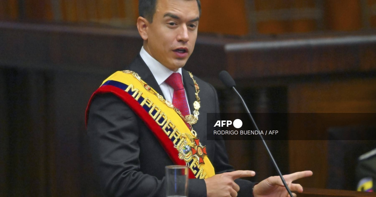 Militares de Ecuador hacen llamado a la vicepresidenta Militares de Ecuador hacen llamado a la vicepresidenta