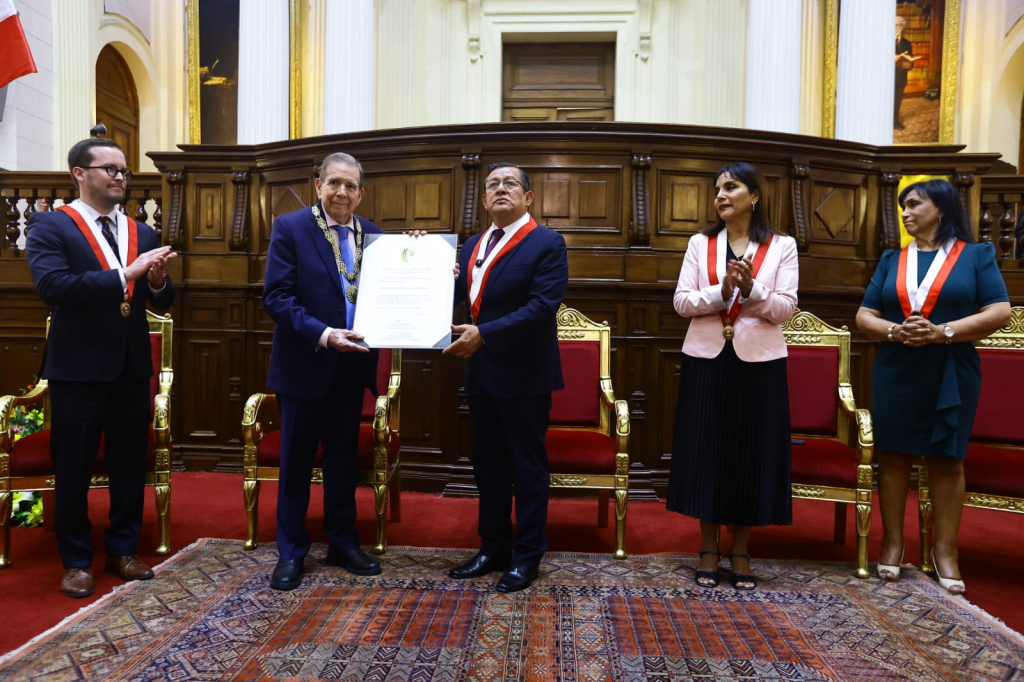 Eduardo Salhuana Cavides otorgó Medalla del Congreso en el grado de Gran Cruz al presidente electo de Venezuela, Edmundo González Urrutia Eduardo Salhuana Cavides otorgó Medalla del Congreso en el grado de Gran Cruz al presidente electo de Venezuela, Edmundo González Urrutia